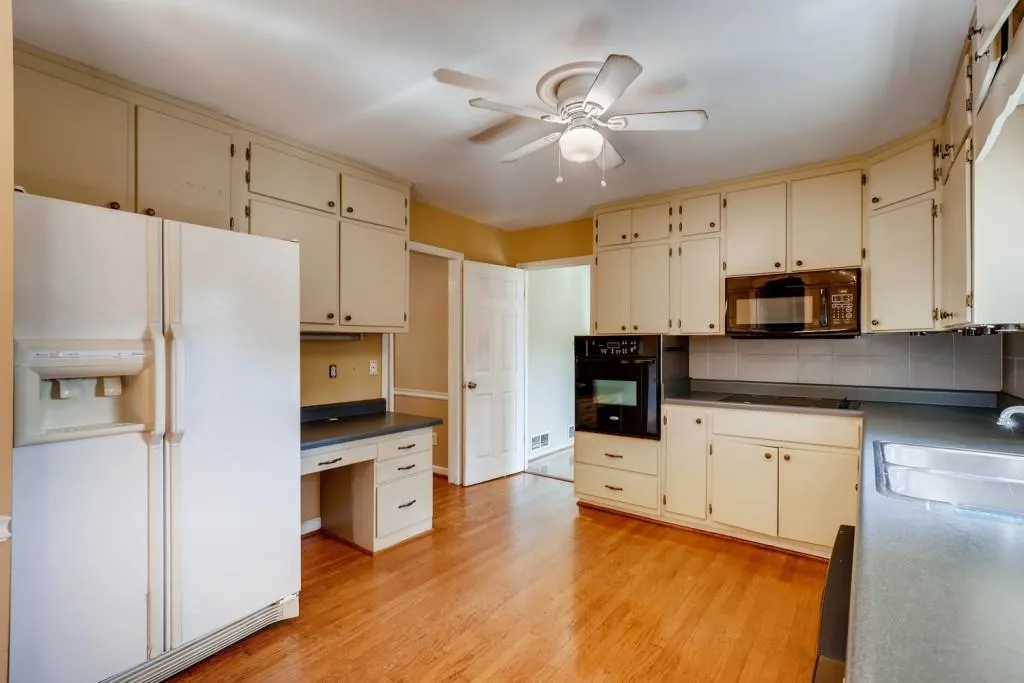 6635 Brandon Mill Road, Sandy Springs, Georgia 30328, 4 Bedrooms Bedrooms, ,3 BathroomsBathrooms,Residential,Sold,6635 Brandon Mill Road,6625544