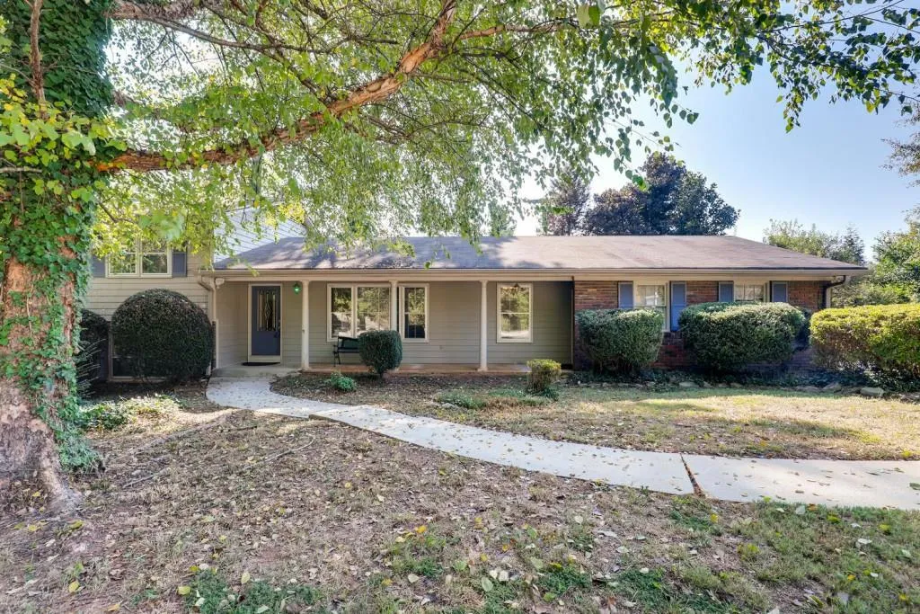 6635 Brandon Mill Road, Sandy Springs, Georgia 30328, 4 Bedrooms Bedrooms, ,3 BathroomsBathrooms,Residential,Sold,6635 Brandon Mill Road,6625544