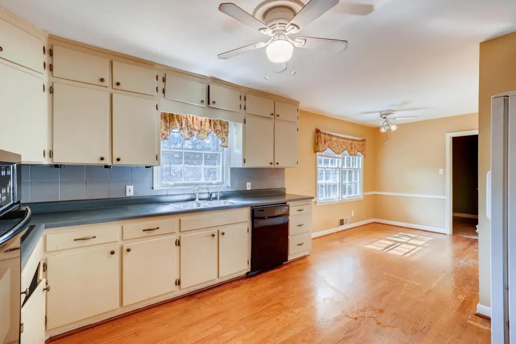 6635 Brandon Mill Road, Sandy Springs, Georgia 30328, 4 Bedrooms Bedrooms, ,3 BathroomsBathrooms,Residential,Sold,6635 Brandon Mill Road,6625544