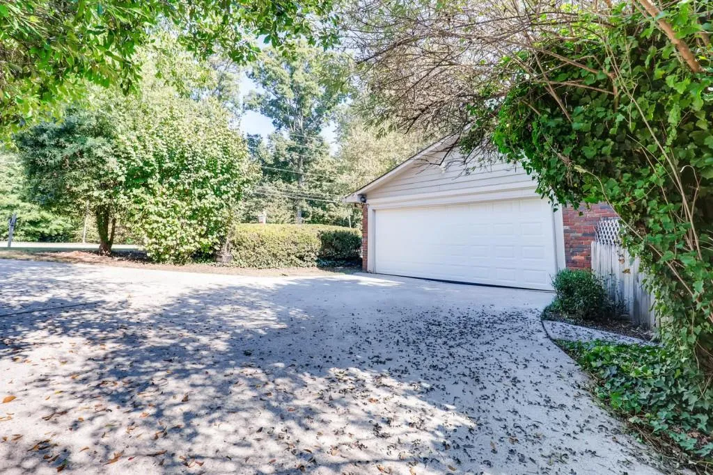 6635 Brandon Mill Road, Sandy Springs, Georgia 30328, 4 Bedrooms Bedrooms, ,3 BathroomsBathrooms,Residential,Sold,6635 Brandon Mill Road,6625544