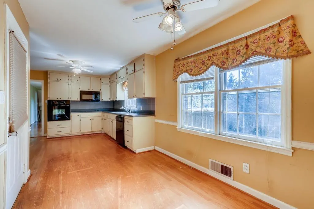 6635 Brandon Mill Road, Sandy Springs, Georgia 30328, 4 Bedrooms Bedrooms, ,3 BathroomsBathrooms,Residential,Sold,6635 Brandon Mill Road,6625544