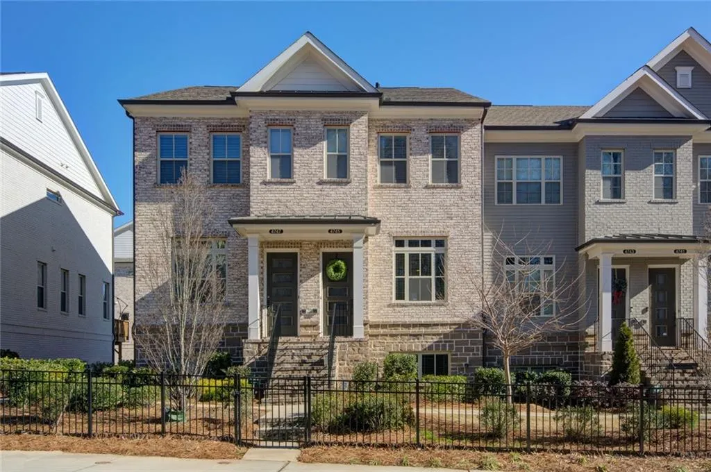 4745 Roswell Road, Atlanta, Georgia 30342, 2 Bedrooms Bedrooms, ,2 BathroomsBathrooms,Residential,Sold,4745 Roswell Road,6665983