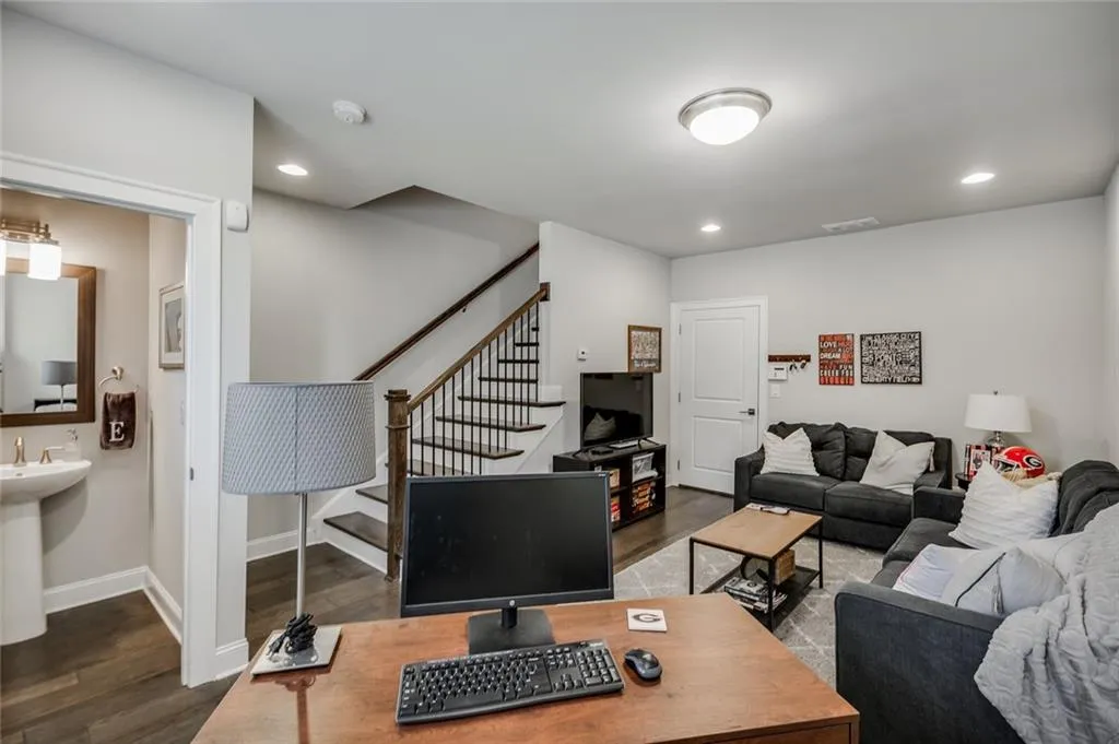 4745 Roswell Road, Atlanta, Georgia 30342, 2 Bedrooms Bedrooms, ,2 BathroomsBathrooms,Residential,Sold,4745 Roswell Road,6665983