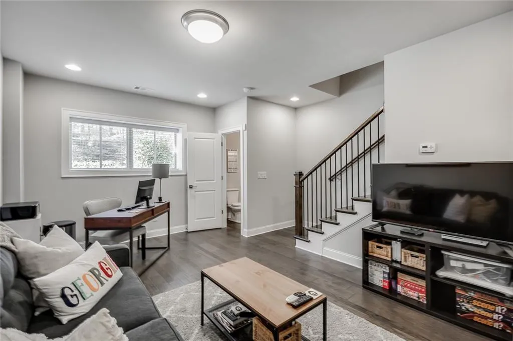 4745 Roswell Road, Atlanta, Georgia 30342, 2 Bedrooms Bedrooms, ,2 BathroomsBathrooms,Residential,Sold,4745 Roswell Road,6665983
