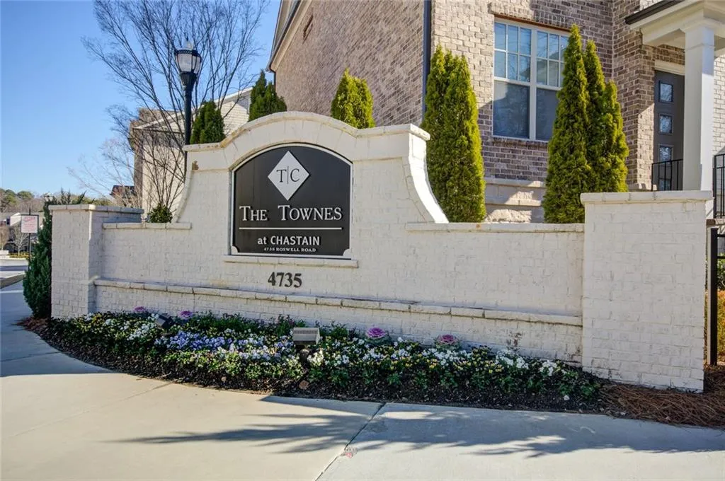 4745 Roswell Road, Atlanta, Georgia 30342, 2 Bedrooms Bedrooms, ,2 BathroomsBathrooms,Residential,Sold,4745 Roswell Road,6665983