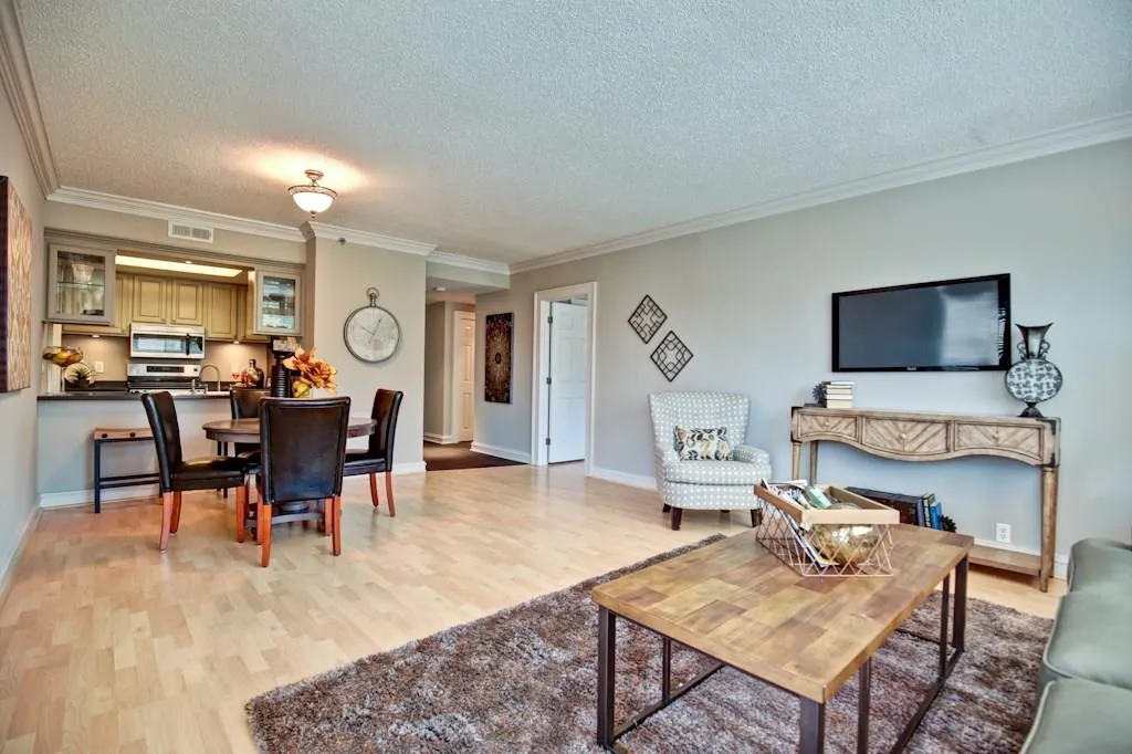 3481 Lakeside Drive Ne Unit 807, Atlanta, Georgia 30326, 2 Bedrooms Bedrooms, ,2 BathroomsBathrooms,Residential,Sold,3481 Lakeside Drive Ne Unit 807,5715027