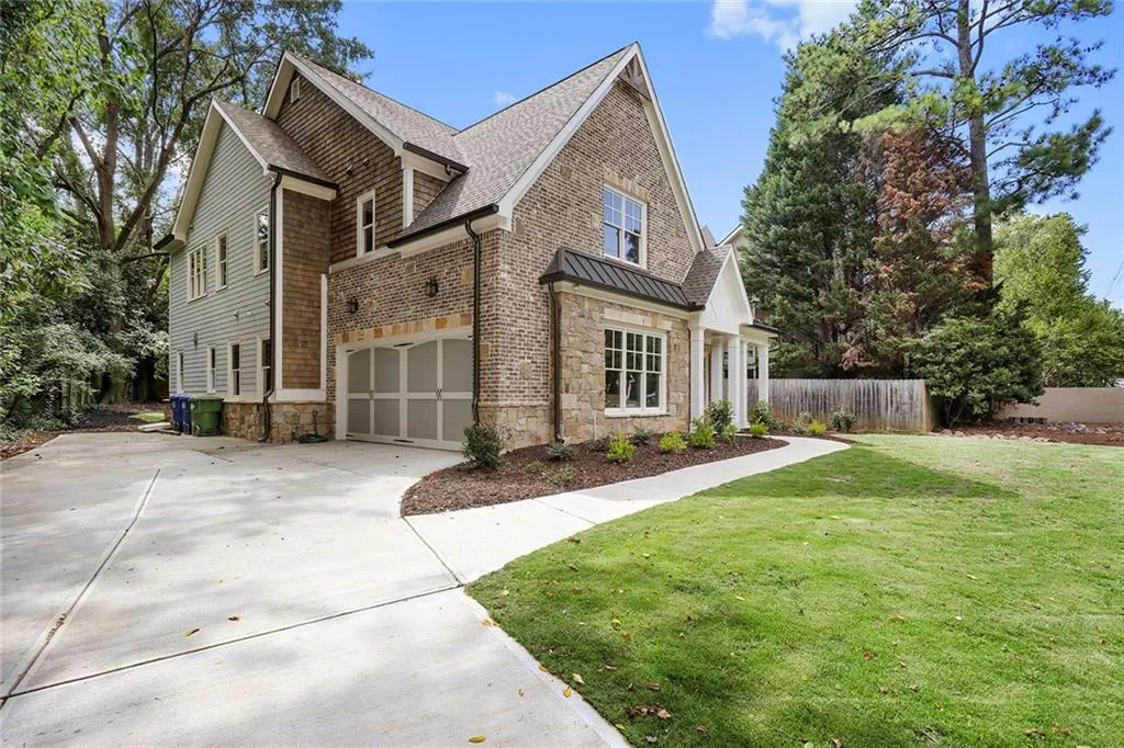 359 W Wieuca Road Ne, Atlanta, Georgia 30342, 5 Bedrooms Bedrooms, ,5 BathroomsBathrooms,Residential,Sold,359 W Wieuca Road Ne,5727370
