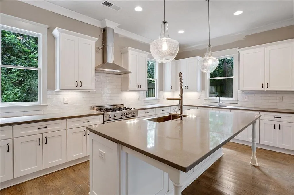359 W Wieuca Road Ne, Atlanta, Georgia 30342, 5 Bedrooms Bedrooms, ,5 BathroomsBathrooms,Residential,Sold,359 W Wieuca Road Ne,5727370