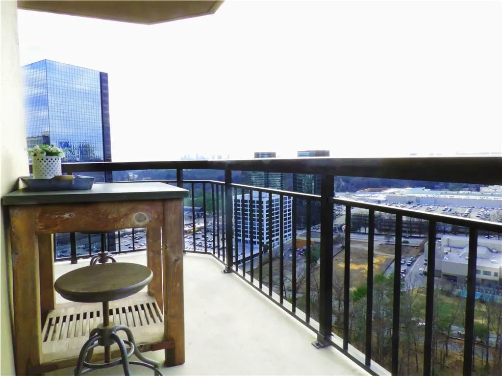 3481 Lakeside Drive Ne Unit 3006, Atlanta, Georgia 30326, 2 Bedrooms Bedrooms, ,2 BathroomsBathrooms,Residential,Sold,3481 Lakeside Drive Ne Unit 3006,5792803