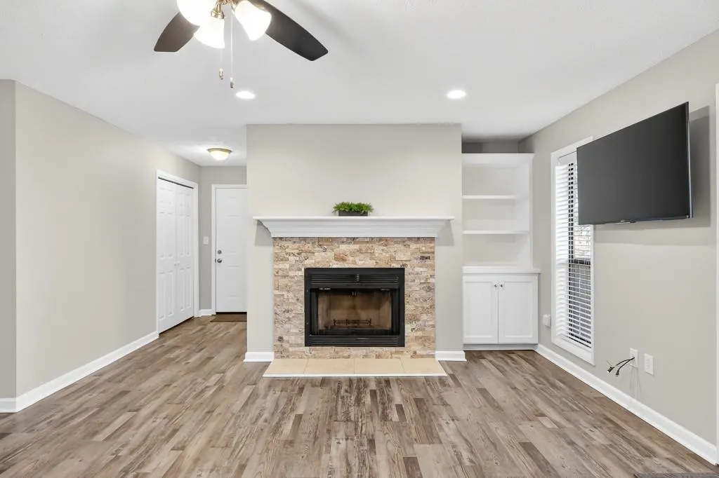 903 Woodcliff Drive, Atlanta, Georgia 30350, 2 Bedrooms Bedrooms, ,2 BathroomsBathrooms,Residential,For Sale,903 Woodcliff Drive,7725464