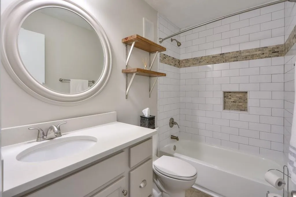 903 Woodcliff Drive, Atlanta, Georgia 30350, 2 Bedrooms Bedrooms, ,2 BathroomsBathrooms,Residential,For Sale,903 Woodcliff Drive,7725464