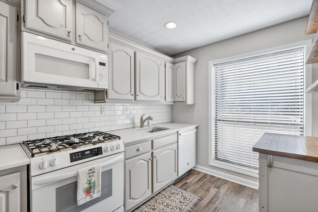 903 Woodcliff Drive, Atlanta, Georgia 30350, 2 Bedrooms Bedrooms, ,2 BathroomsBathrooms,Residential,For Sale,903 Woodcliff Drive,7725464