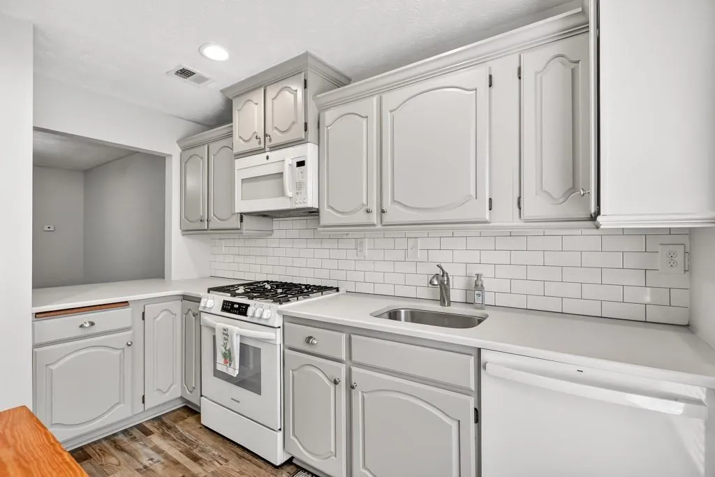 903 Woodcliff Drive, Atlanta, Georgia 30350, 2 Bedrooms Bedrooms, ,2 BathroomsBathrooms,Residential,For Sale,903 Woodcliff Drive,7725464