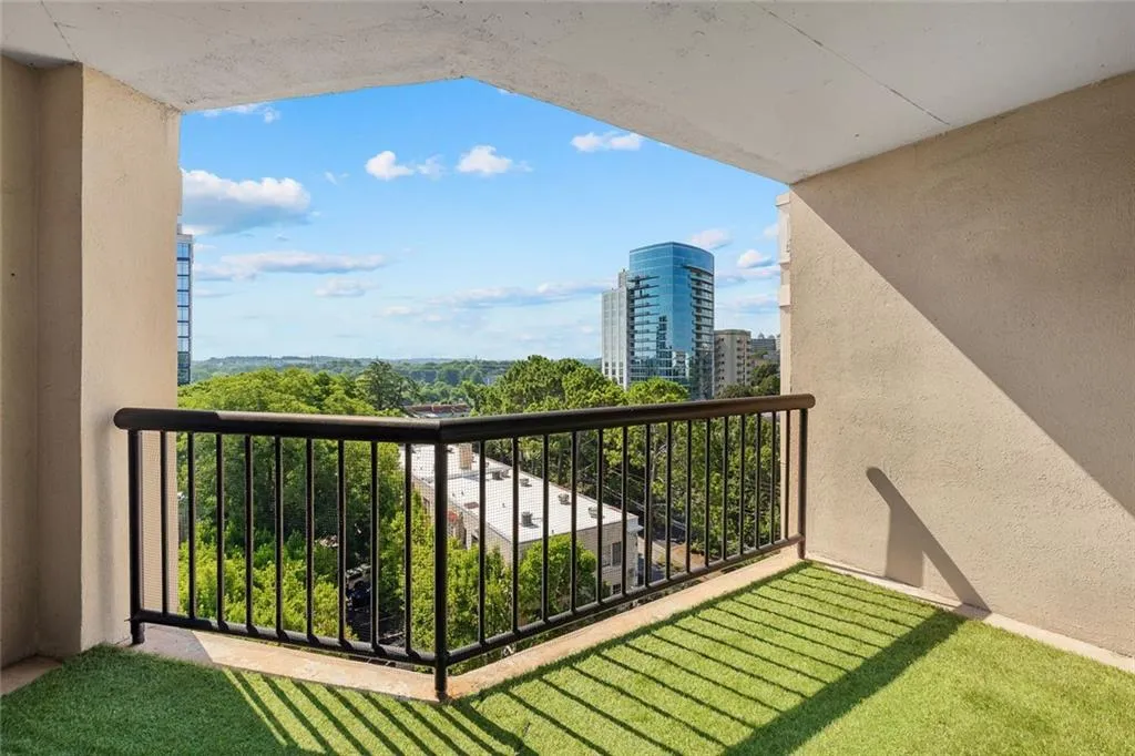 1 Biscayne Drive Nw Unit 803, Atlanta, Georgia 30309, 2 Bedrooms Bedrooms, ,2 BathroomsBathrooms,Residential,For Sale,1 Biscayne Drive Nw Unit 803,7613615