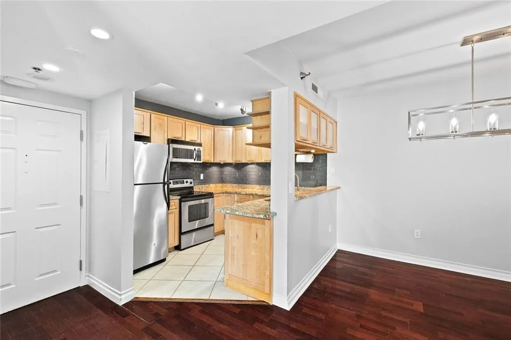 1 Biscayne Drive Nw Unit 803, Atlanta, Georgia 30309, 2 Bedrooms Bedrooms, ,2 BathroomsBathrooms,Residential,For Sale,1 Biscayne Drive Nw Unit 803,7613615