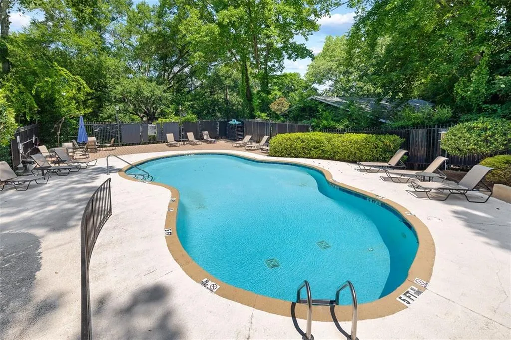 1 Biscayne Drive Nw Unit 803, Atlanta, Georgia 30309, 2 Bedrooms Bedrooms, ,2 BathroomsBathrooms,Residential,For Sale,1 Biscayne Drive Nw Unit 803,7613615