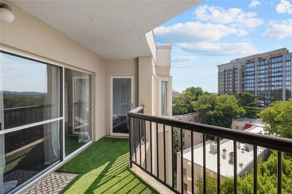 1 Biscayne Drive Nw Unit 803, Atlanta, Georgia 30309, 2 Bedrooms Bedrooms, ,2 BathroomsBathrooms,Residential,For Sale,1 Biscayne Drive Nw Unit 803,7613615