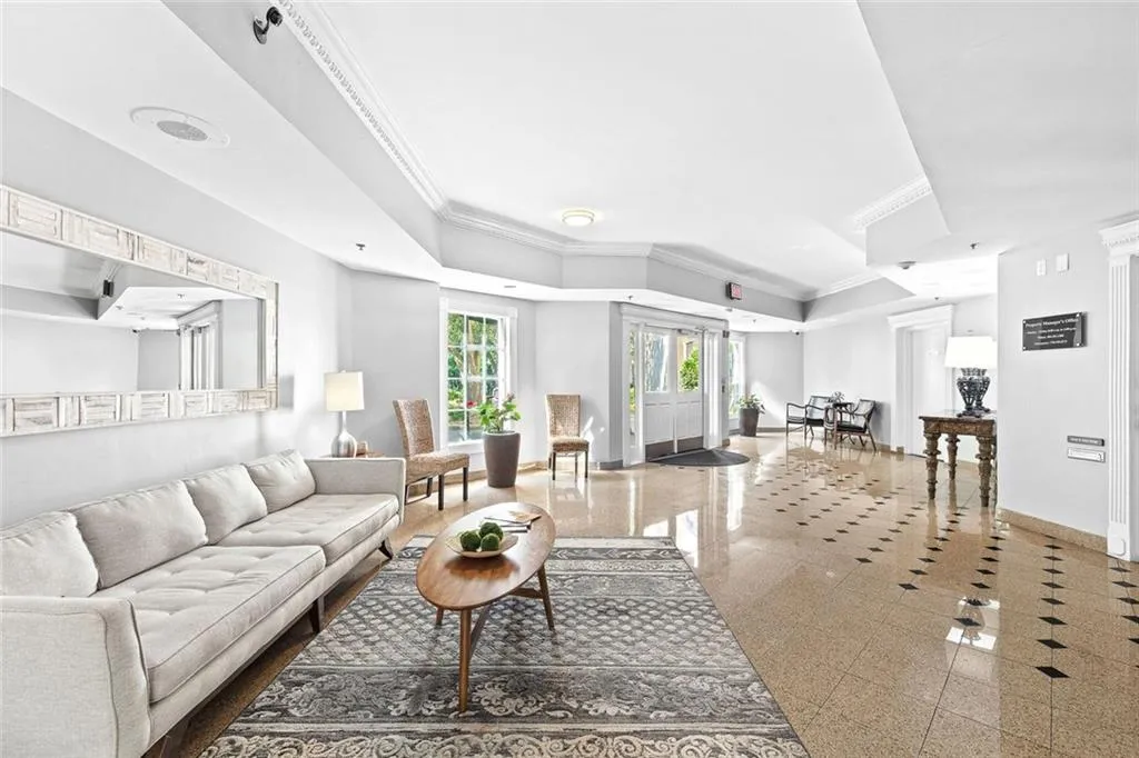 1 Biscayne Drive Nw Unit 803, Atlanta, Georgia 30309, 2 Bedrooms Bedrooms, ,2 BathroomsBathrooms,Residential,For Sale,1 Biscayne Drive Nw Unit 803,7613615