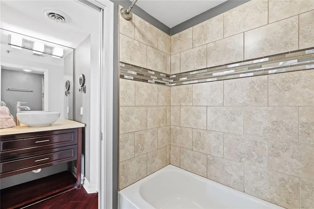 1 Biscayne Drive Nw Unit 803, Atlanta, Georgia 30309, 2 Bedrooms Bedrooms, ,2 BathroomsBathrooms,Residential,For Sale,1 Biscayne Drive Nw Unit 803,7613615