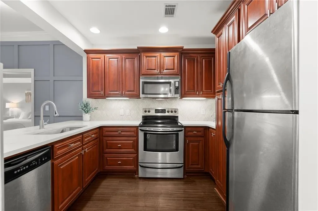2277 Peachtree Road Ne Unit 302, Atlanta, Georgia 30309, 2 Bedrooms Bedrooms, ,2 BathroomsBathrooms,Residential,For Sale,2277 Peachtree Road Ne Unit 302,7589761