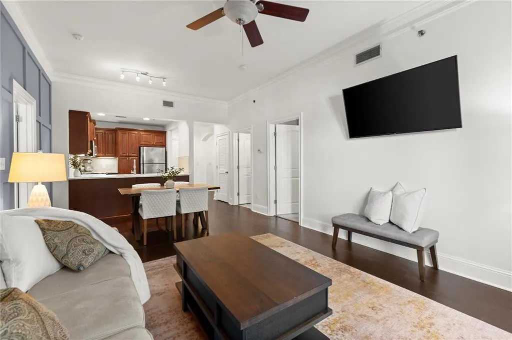 2277 Peachtree Road Ne Unit 302, Atlanta, Georgia 30309, 2 Bedrooms Bedrooms, ,2 BathroomsBathrooms,Residential,For Sale,2277 Peachtree Road Ne Unit 302,7589761