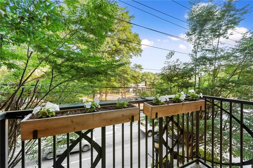 2277 Peachtree Road Ne Unit 302, Atlanta, Georgia 30309, 2 Bedrooms Bedrooms, ,2 BathroomsBathrooms,Residential,For Sale,2277 Peachtree Road Ne Unit 302,7589761