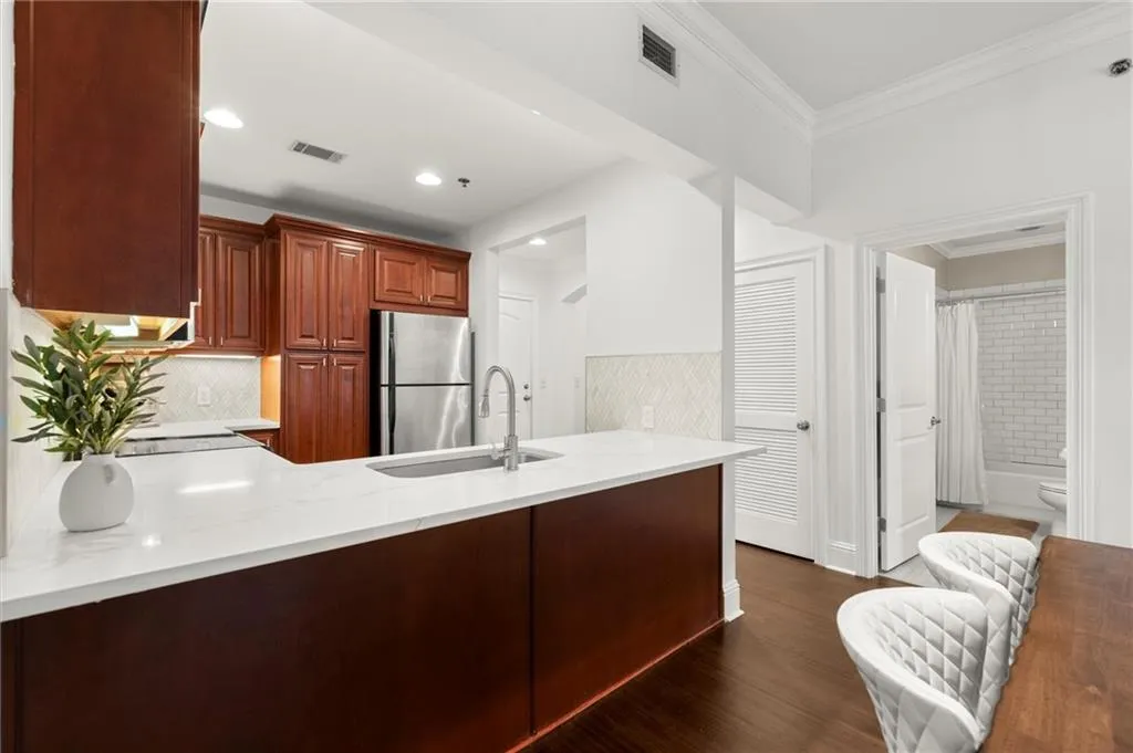 2277 Peachtree Road Ne Unit 302, Atlanta, Georgia 30309, 2 Bedrooms Bedrooms, ,2 BathroomsBathrooms,Residential,For Sale,2277 Peachtree Road Ne Unit 302,7589761