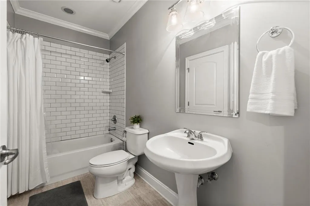 2277 Peachtree Road Ne Unit 302, Atlanta, Georgia 30309, 2 Bedrooms Bedrooms, ,2 BathroomsBathrooms,Residential,For Sale,2277 Peachtree Road Ne Unit 302,7589761