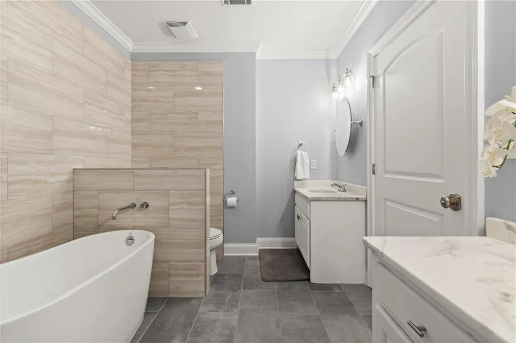 2277 Peachtree Road Ne Unit 302, Atlanta, Georgia 30309, 2 Bedrooms Bedrooms, ,2 BathroomsBathrooms,Residential,For Sale,2277 Peachtree Road Ne Unit 302,7589761