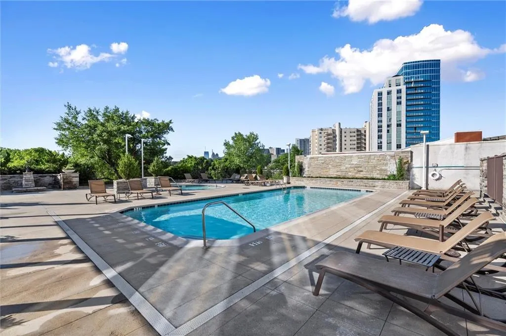 2277 Peachtree Road Ne Unit 302, Atlanta, Georgia 30309, 2 Bedrooms Bedrooms, ,2 BathroomsBathrooms,Residential,For Sale,2277 Peachtree Road Ne Unit 302,7589761