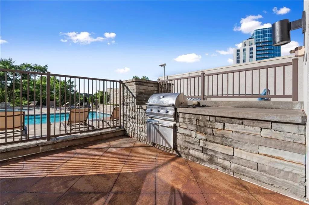 2277 Peachtree Road Ne Unit 302, Atlanta, Georgia 30309, 2 Bedrooms Bedrooms, ,2 BathroomsBathrooms,Residential,For Sale,2277 Peachtree Road Ne Unit 302,7589761