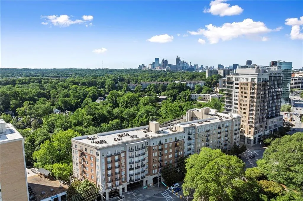 2277 Peachtree Road Ne Unit 302, Atlanta, Georgia 30309, 2 Bedrooms Bedrooms, ,2 BathroomsBathrooms,Residential,For Sale,2277 Peachtree Road Ne Unit 302,7589761