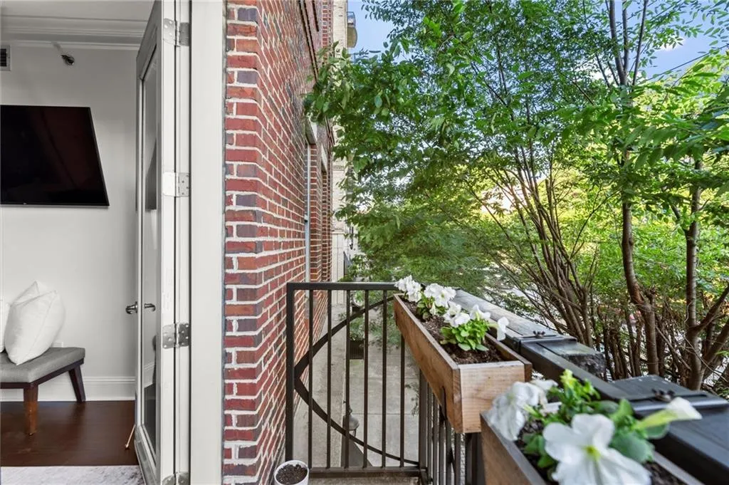 2277 Peachtree Road Ne Unit 302, Atlanta, Georgia 30309, 2 Bedrooms Bedrooms, ,2 BathroomsBathrooms,Residential,For Sale,2277 Peachtree Road Ne Unit 302,7589761