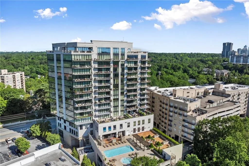 2277 Peachtree Road Ne Unit 302, Atlanta, Georgia 30309, 2 Bedrooms Bedrooms, ,2 BathroomsBathrooms,Residential,For Sale,2277 Peachtree Road Ne Unit 302,7589761