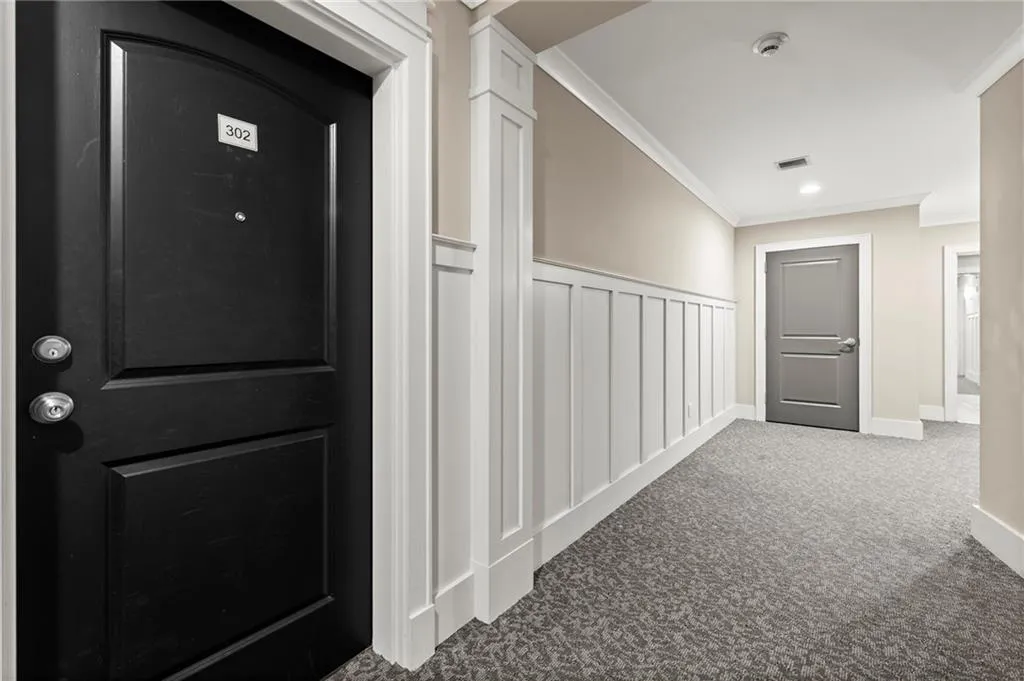 2277 Peachtree Road Ne Unit 302, Atlanta, Georgia 30309, 2 Bedrooms Bedrooms, ,2 BathroomsBathrooms,Residential,For Sale,2277 Peachtree Road Ne Unit 302,7589761