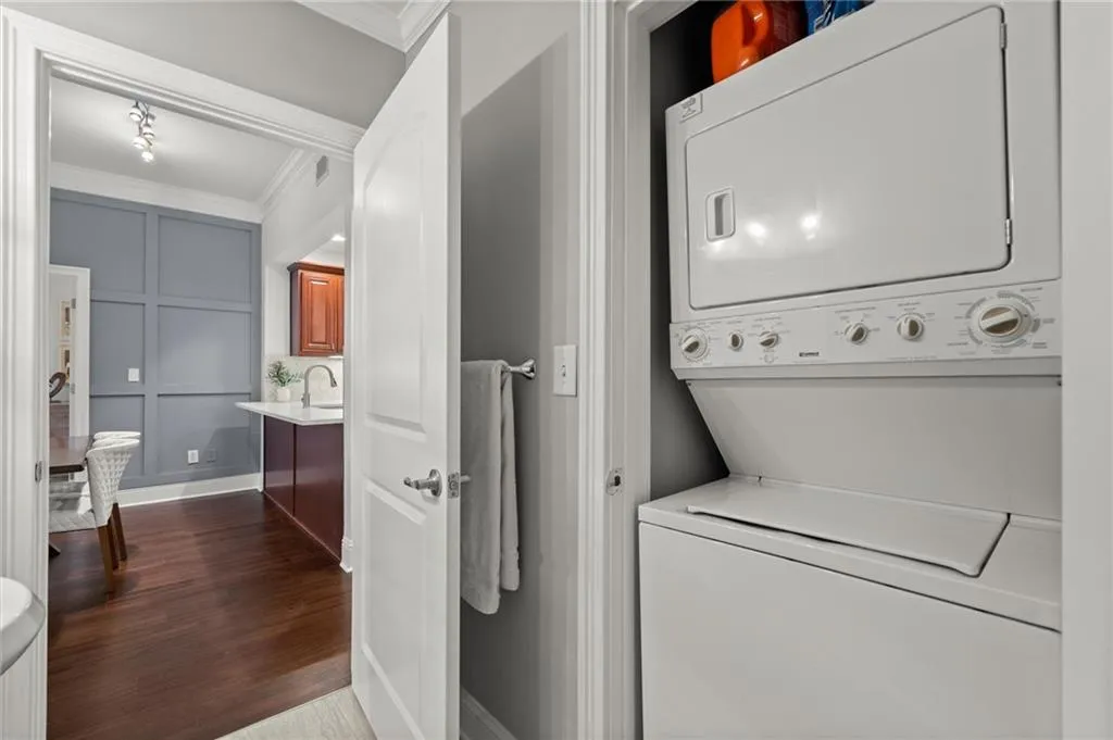 2277 Peachtree Road Ne Unit 302, Atlanta, Georgia 30309, 2 Bedrooms Bedrooms, ,2 BathroomsBathrooms,Residential,For Sale,2277 Peachtree Road Ne Unit 302,7589761