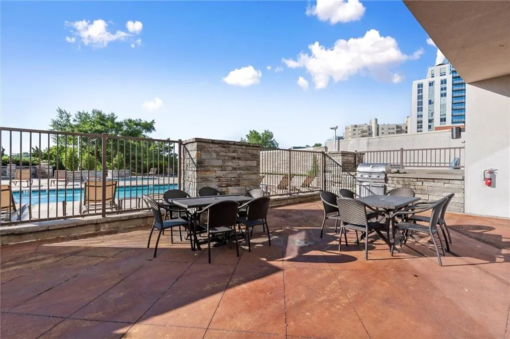 2277 Peachtree Road Ne Unit 302, Atlanta, Georgia 30309, 2 Bedrooms Bedrooms, ,2 BathroomsBathrooms,Residential,For Sale,2277 Peachtree Road Ne Unit 302,7589761