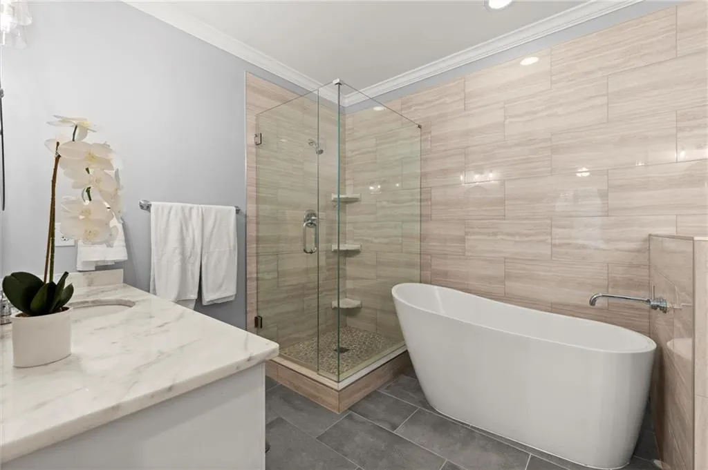 2277 Peachtree Road Ne Unit 302, Atlanta, Georgia 30309, 2 Bedrooms Bedrooms, ,2 BathroomsBathrooms,Residential,For Sale,2277 Peachtree Road Ne Unit 302,7589761