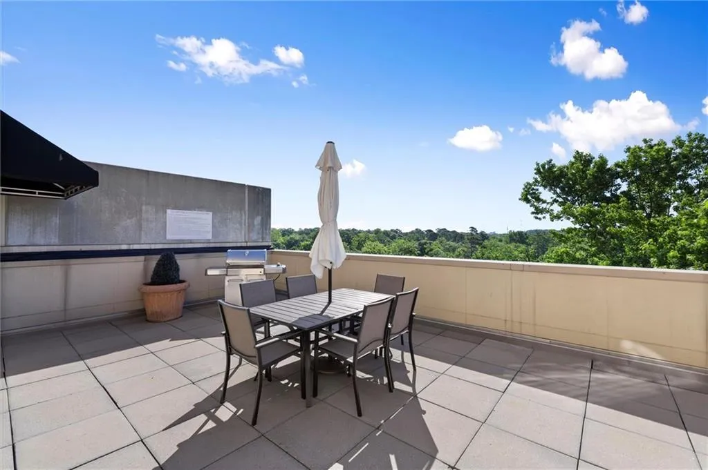 2277 Peachtree Road Ne Unit 302, Atlanta, Georgia 30309, 2 Bedrooms Bedrooms, ,2 BathroomsBathrooms,Residential,For Sale,2277 Peachtree Road Ne Unit 302,7589761