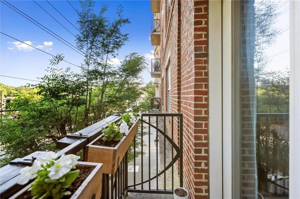 2277 Peachtree Road Ne Unit 302, Atlanta, Georgia 30309, 2 Bedrooms Bedrooms, ,2 BathroomsBathrooms,Residential,For Sale,2277 Peachtree Road Ne Unit 302,7589761