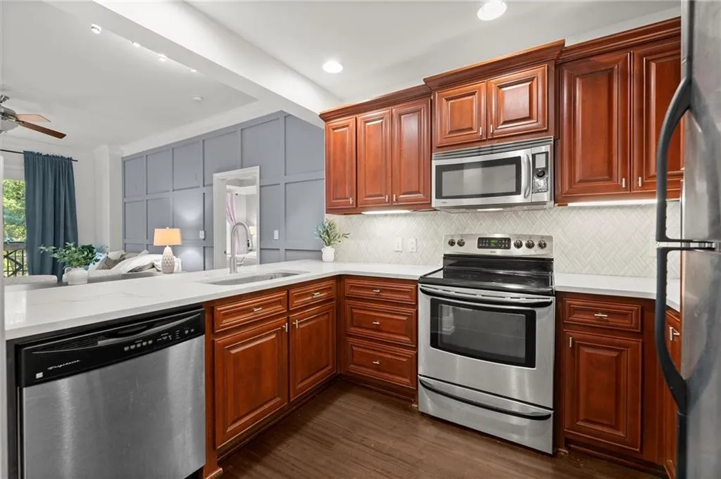 2277 Peachtree Road Ne Unit 302, Atlanta, Georgia 30309, 2 Bedrooms Bedrooms, ,2 BathroomsBathrooms,Residential,For Sale,2277 Peachtree Road Ne Unit 302,7589761
