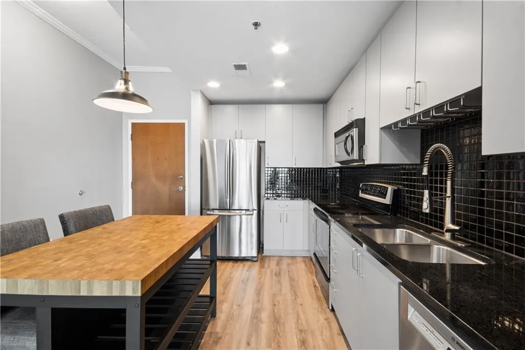 250 Pharr Road Ne Unit 1716, Atlanta, Georgia 30305, 1 Bedroom Bedrooms, 0 ,1 BathroomBathrooms,Residential,For Sale,250 Pharr Road Ne Unit 1716,7752402