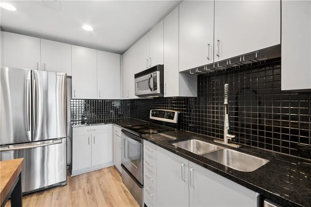 250 Pharr Road Ne Unit 1716, Atlanta, Georgia 30305, 1 Bedroom Bedrooms, 0 ,1 BathroomBathrooms,Residential,For Sale,250 Pharr Road Ne Unit 1716,7752402