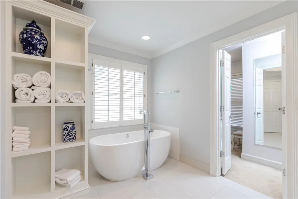 5760 Long Grove Drive, Atlanta, Georgia 30328, 5 Bedrooms Bedrooms, ,4 BathroomsBathrooms,Residential,Sold,5760 Long Grove Drive,6744416