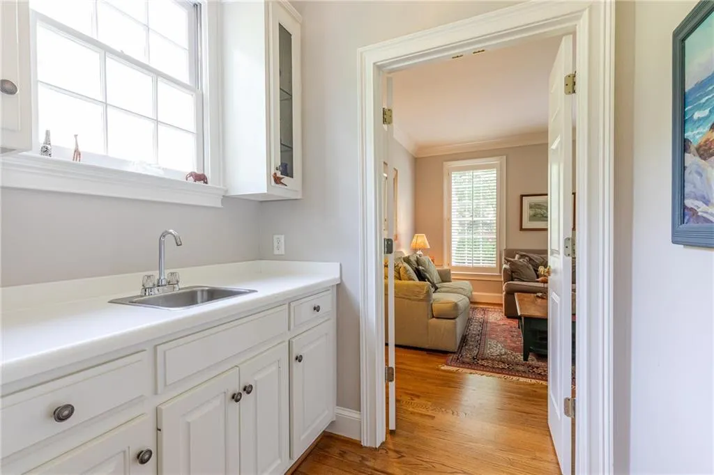 5760 Long Grove Drive, Atlanta, Georgia 30328, 5 Bedrooms Bedrooms, ,4 BathroomsBathrooms,Residential,Sold,5760 Long Grove Drive,6744416