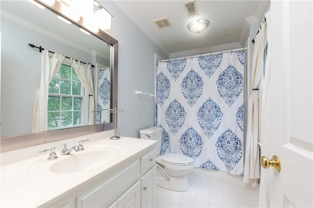 5760 Long Grove Drive, Atlanta, Georgia 30328, 5 Bedrooms Bedrooms, ,4 BathroomsBathrooms,Residential,Sold,5760 Long Grove Drive,6744416