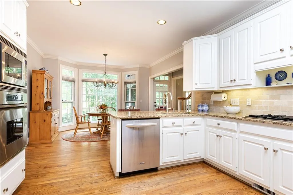 5760 Long Grove Drive, Atlanta, Georgia 30328, 5 Bedrooms Bedrooms, ,4 BathroomsBathrooms,Residential,Sold,5760 Long Grove Drive,6744416