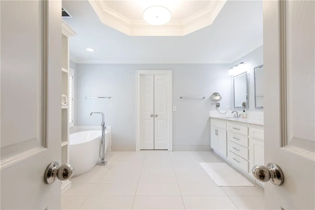 5760 Long Grove Drive, Atlanta, Georgia 30328, 5 Bedrooms Bedrooms, ,4 BathroomsBathrooms,Residential,Sold,5760 Long Grove Drive,6744416