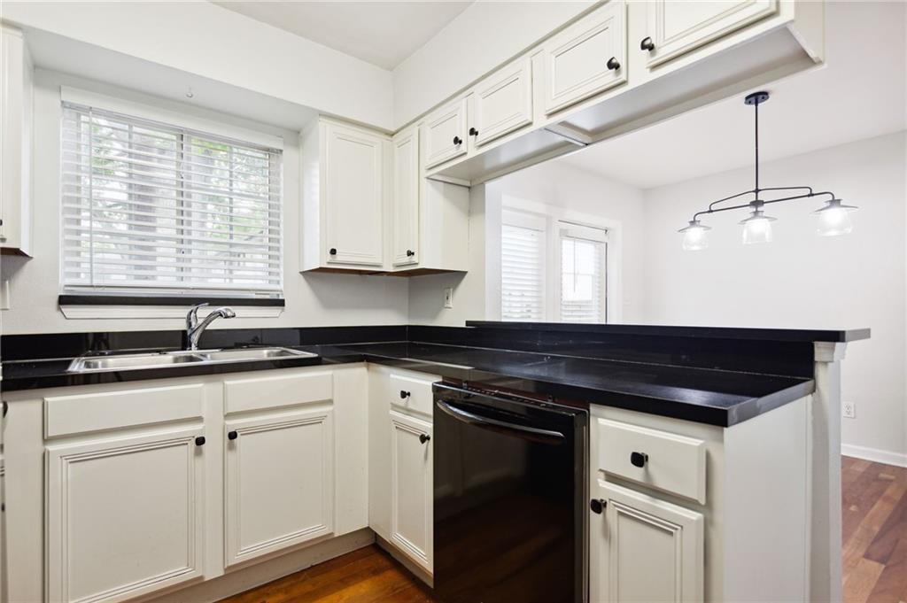 6940 Roswell Road Unit 10D, Atlanta, Georgia 30328, 2 Bedrooms Bedrooms, ,1 BathroomBathrooms,Residential,Sold,6940 Roswell Road Unit 10D,7263134