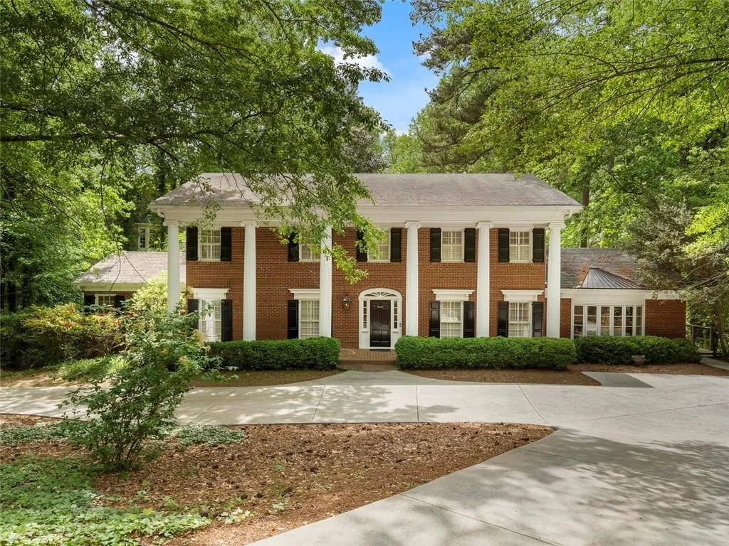 5230 Northside Drive Nw, Atlanta, Georgia 30327, 5 Bedrooms Bedrooms, ,3 BathroomsBathrooms,Residential,Sold,5230 Northside Drive Nw,7380303